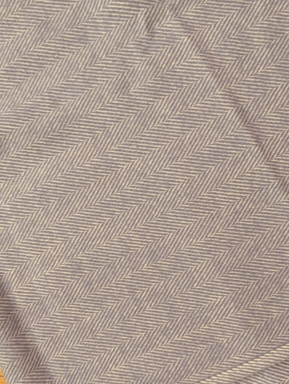 Sferra Throw.. Made in Portugal - Picture 2 of 6